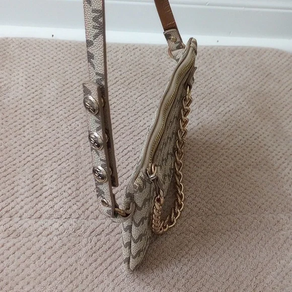 Michael Michael Kors Belt Bag - Picture 6 of 9